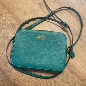 Women’s COACH camera Bag purse Kelly Green small w/long strap